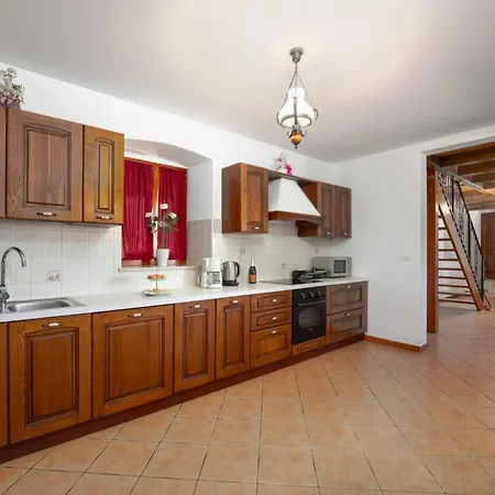 Krculi Villa