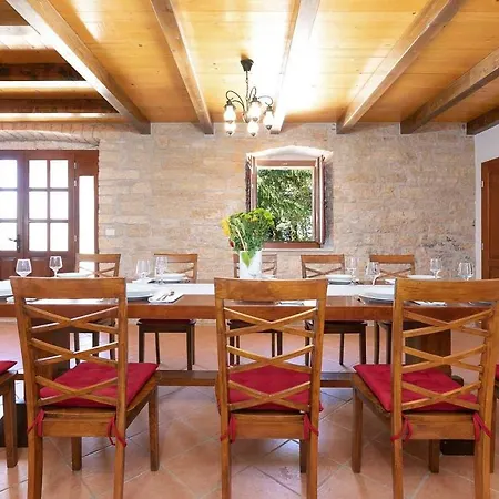 Feriehus Krculi Žminj